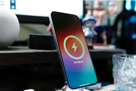 桦川苹果15换屏服务分享用什么充电器给iPhone15充电更好 